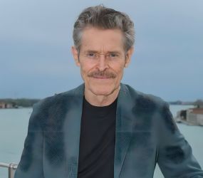 Wilhem Dafoe shines theatre Venice Bienale