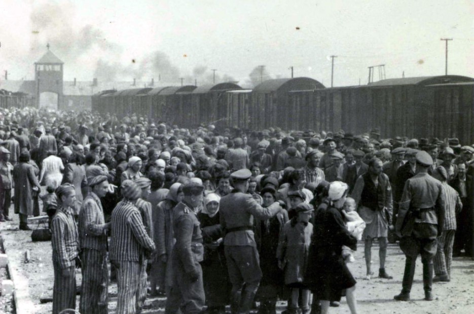 TOPSHOT-WWII-CONCENTRATION CAMP-AUSCHWITZ