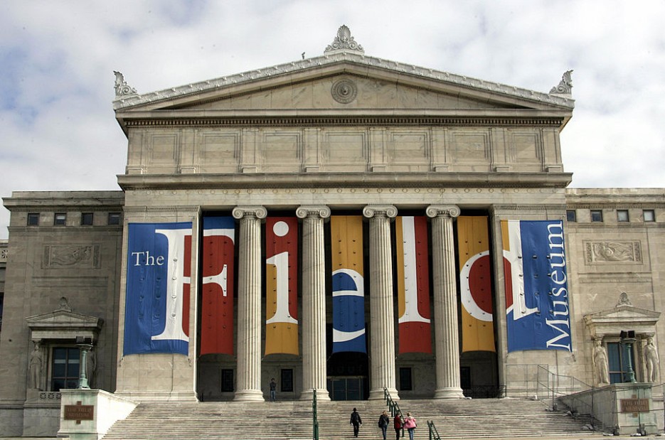Visitors arrive at the Field Museum